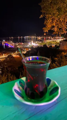 Gece Şile manzarası eşliğinde çay