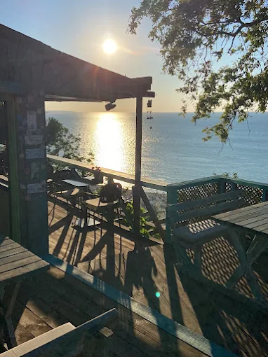 Denize vuran akşam güneşi